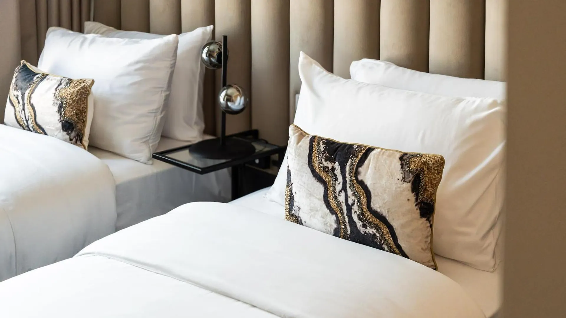 Family Friendly Luxurious Waterfront Apartment - By Dustay Dubai 0*,