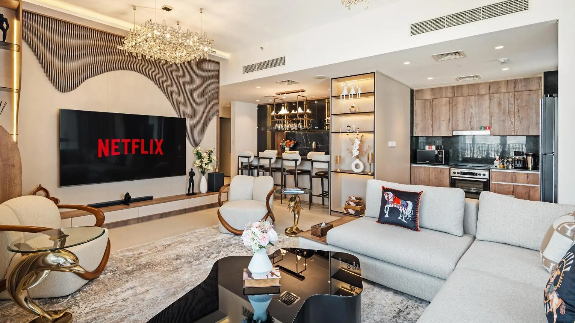 Family Friendly Luxurious Waterfront Apartment - By Dustay Dubai